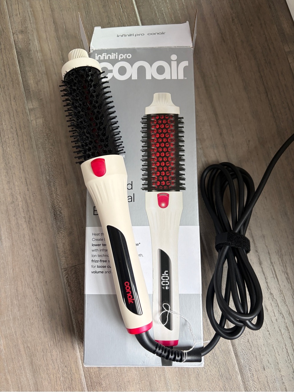 INFINITI PRO CONAIR 1½" Infrared Thermal
Brush, LED Infrared Heated Hair Brush